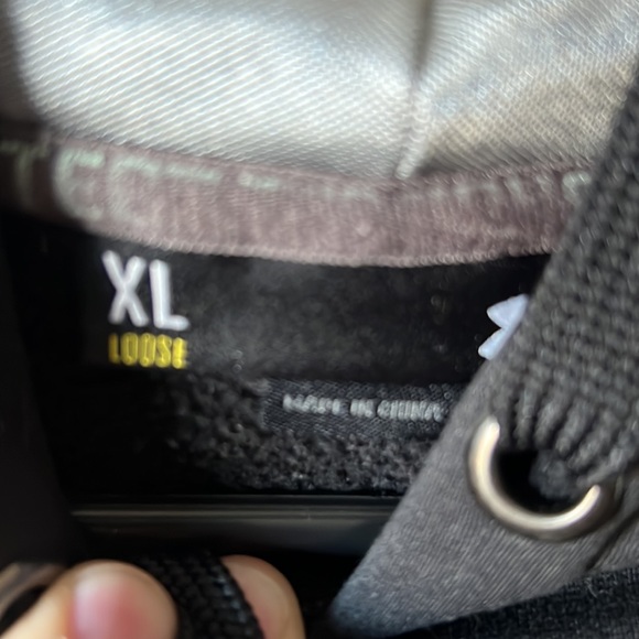 Under Armour XL sweater - Picture 2 of 3